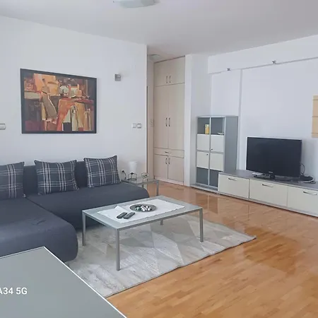 Apartment Prime Neighborhood *
