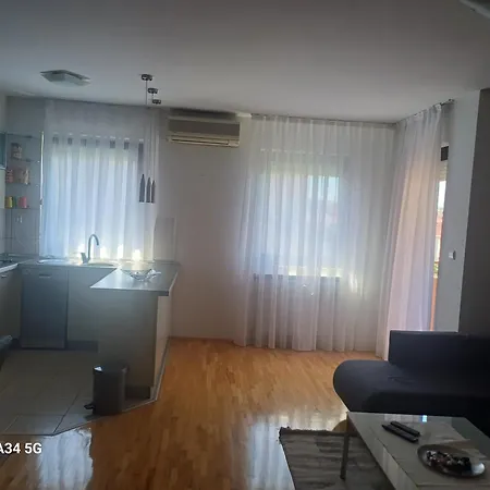 Prime Neighborhood Apartment *