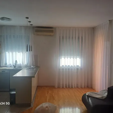 Prime Neighborhood Apartment *
